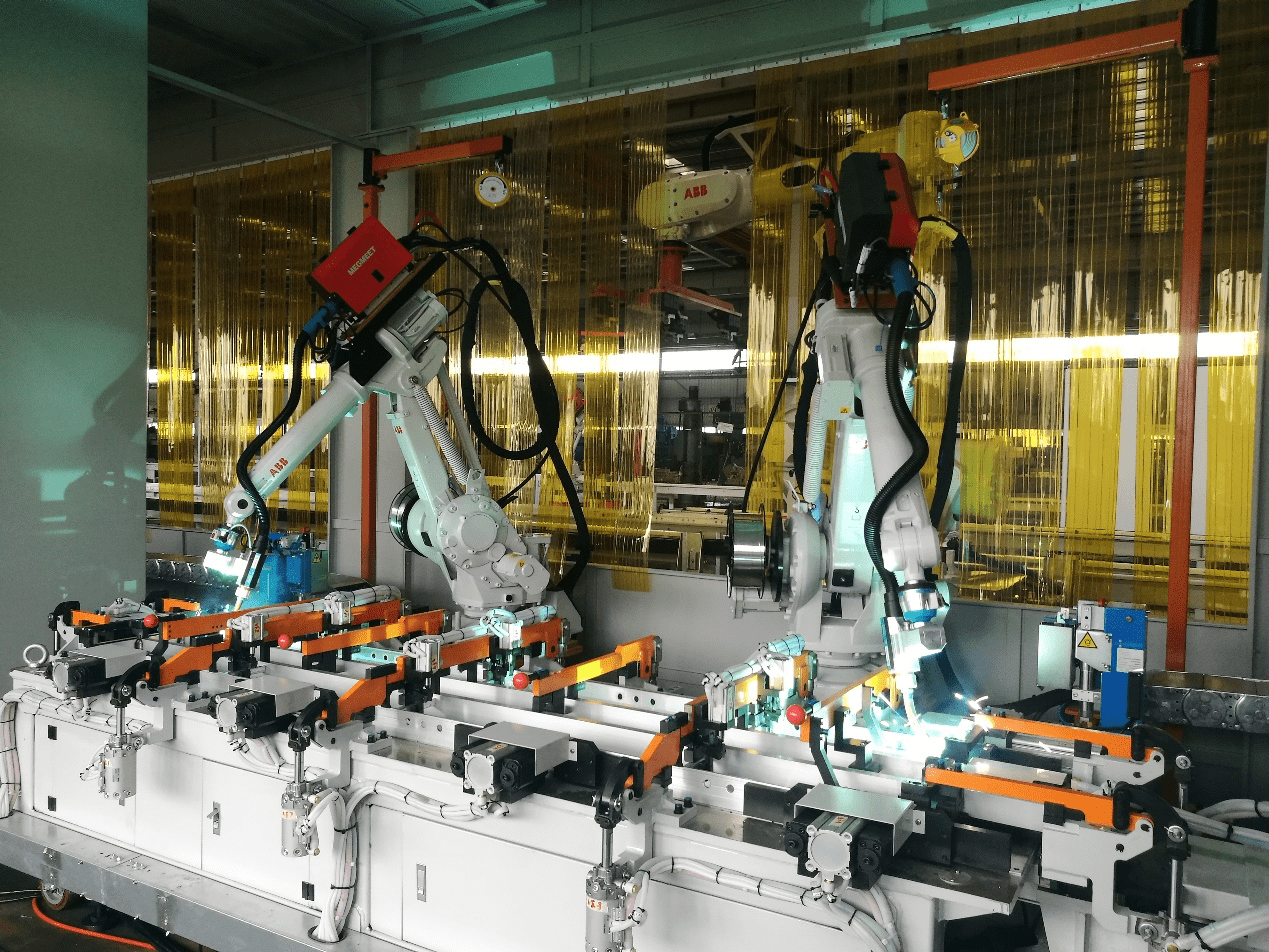 麦格米特焊机与ABB焊接机器人 - 中国忠旺焊接施工现场